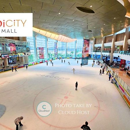 Conezion Near Ioi City Mall, Maeps Serdang, Putrajaya By Cloud Host Exterior foto